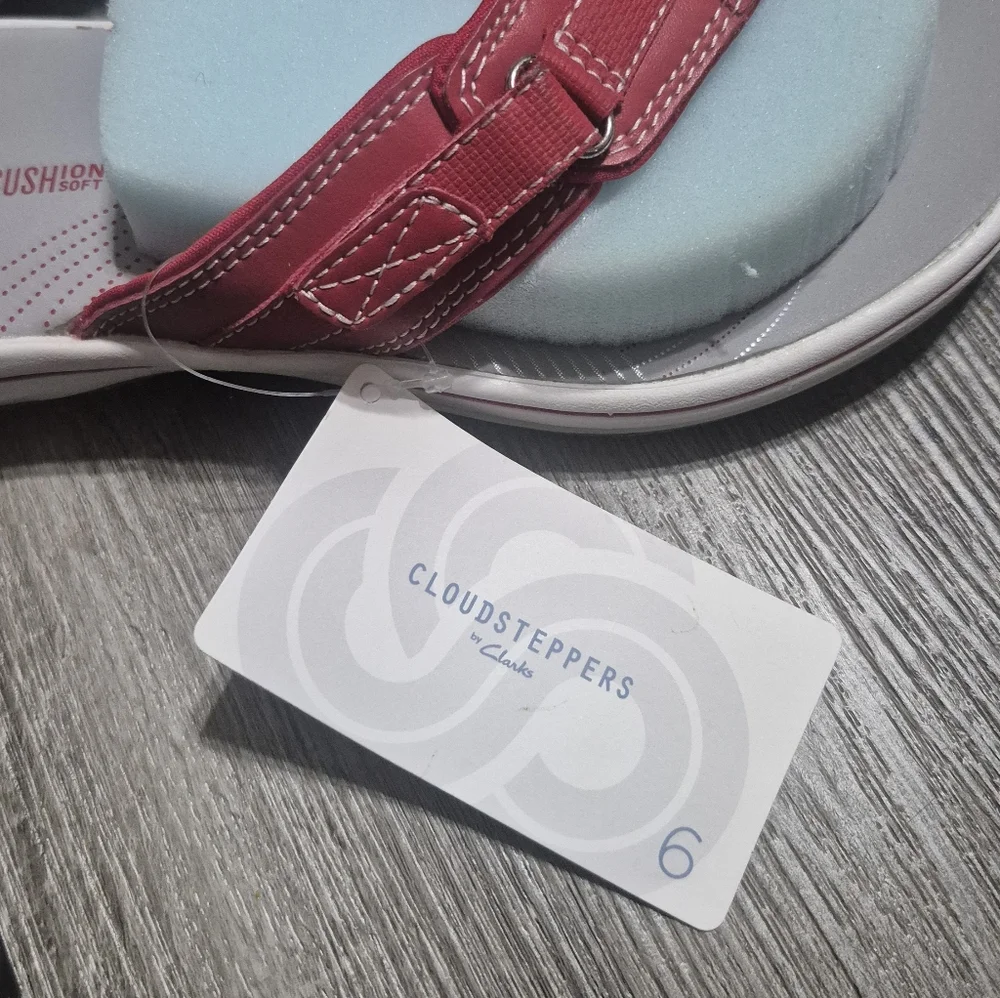 Clarks Women's Size 6 Red Flip Flops - Picture 6 of 10